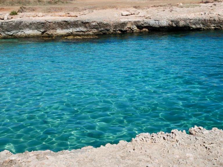 Una caletta di Creta Rossa